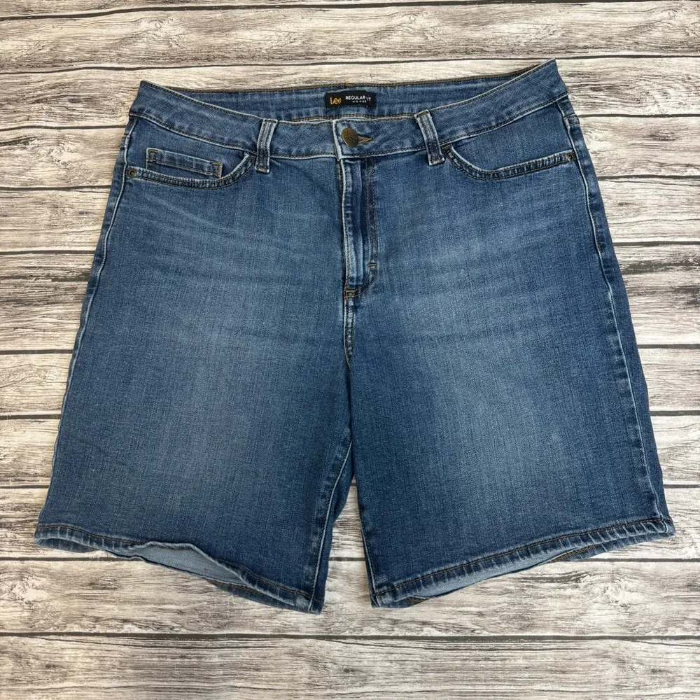 Lee Women's Denim Bermuda Mid Rise Jean Shorts 32 Blue Denim Stretch Stretch Zip - Image 11