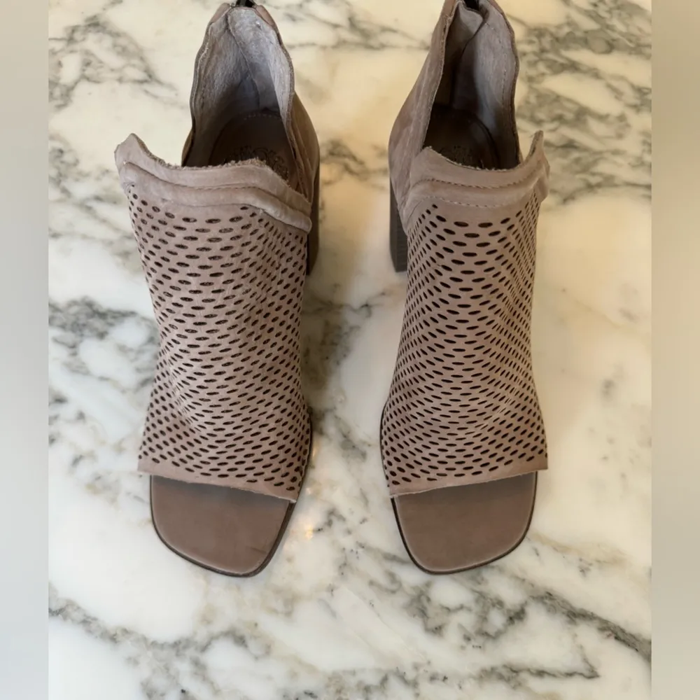 $32 New! VINCE CAMUTO Women's Katnina Perforated Leather Ankle Bootie Brown - Image 8