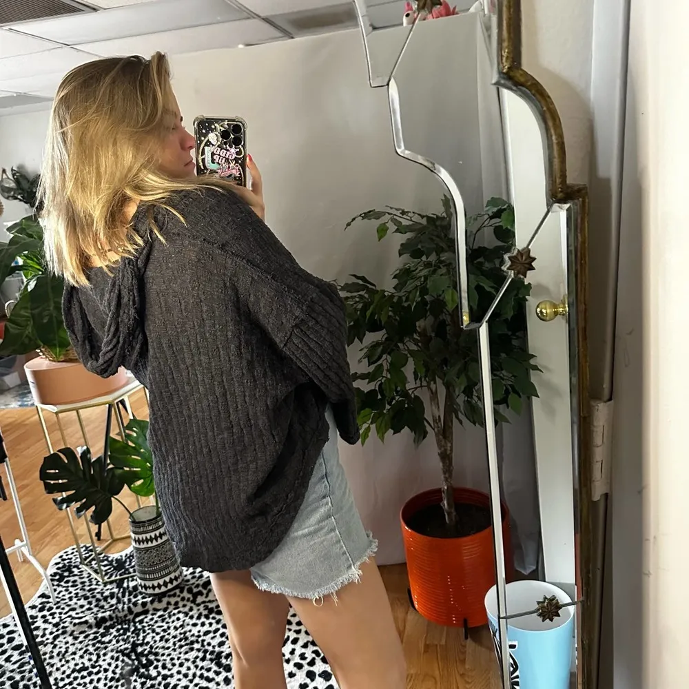 Free People Cropped Bell Sleeve Textured Knit Hooded  Sweater Gray Size Medium - Image 4