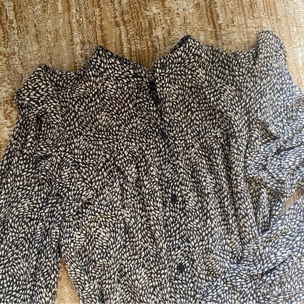 Banana Republic Long Sleeve Ruffle Shoulder MIDI Dress in XS Tall - Image 3