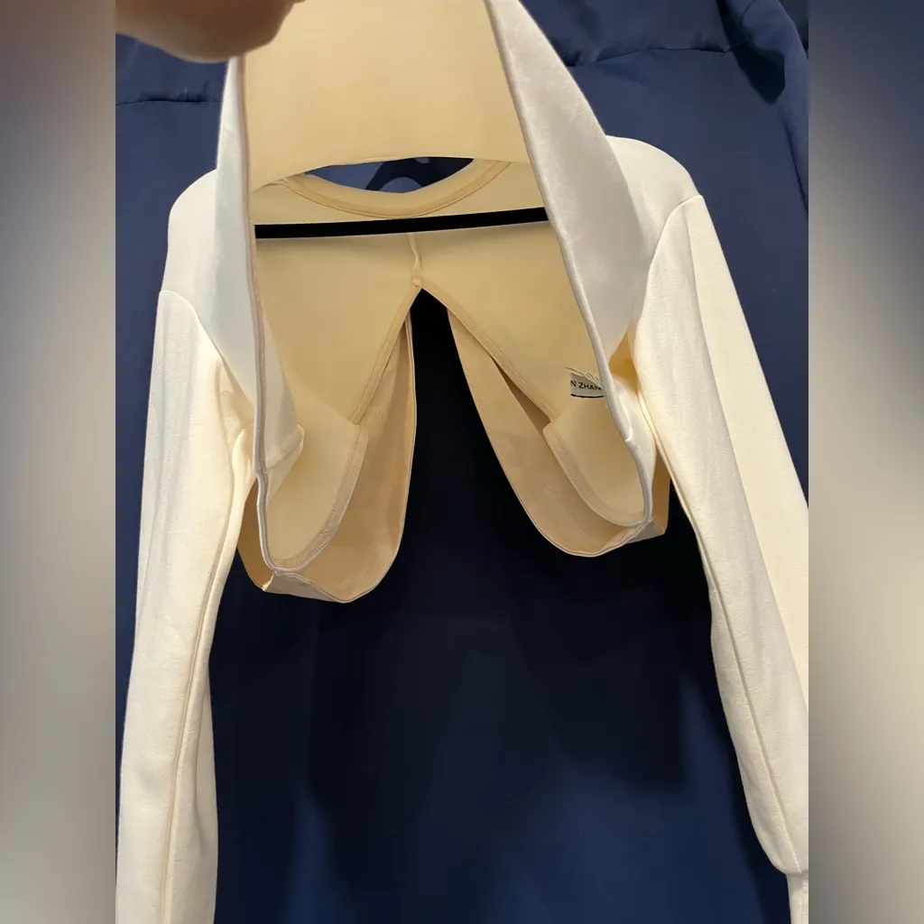 Elegant Cream Cropped Sweatshirt with Draped Front - Image 10