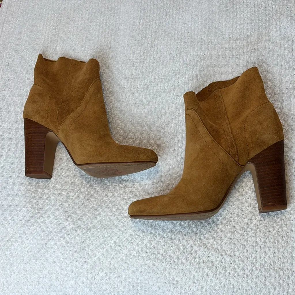Vince Camuto Pointed Toe‎ High Heeled Booties Camel Suede size 6.5 - Image 9