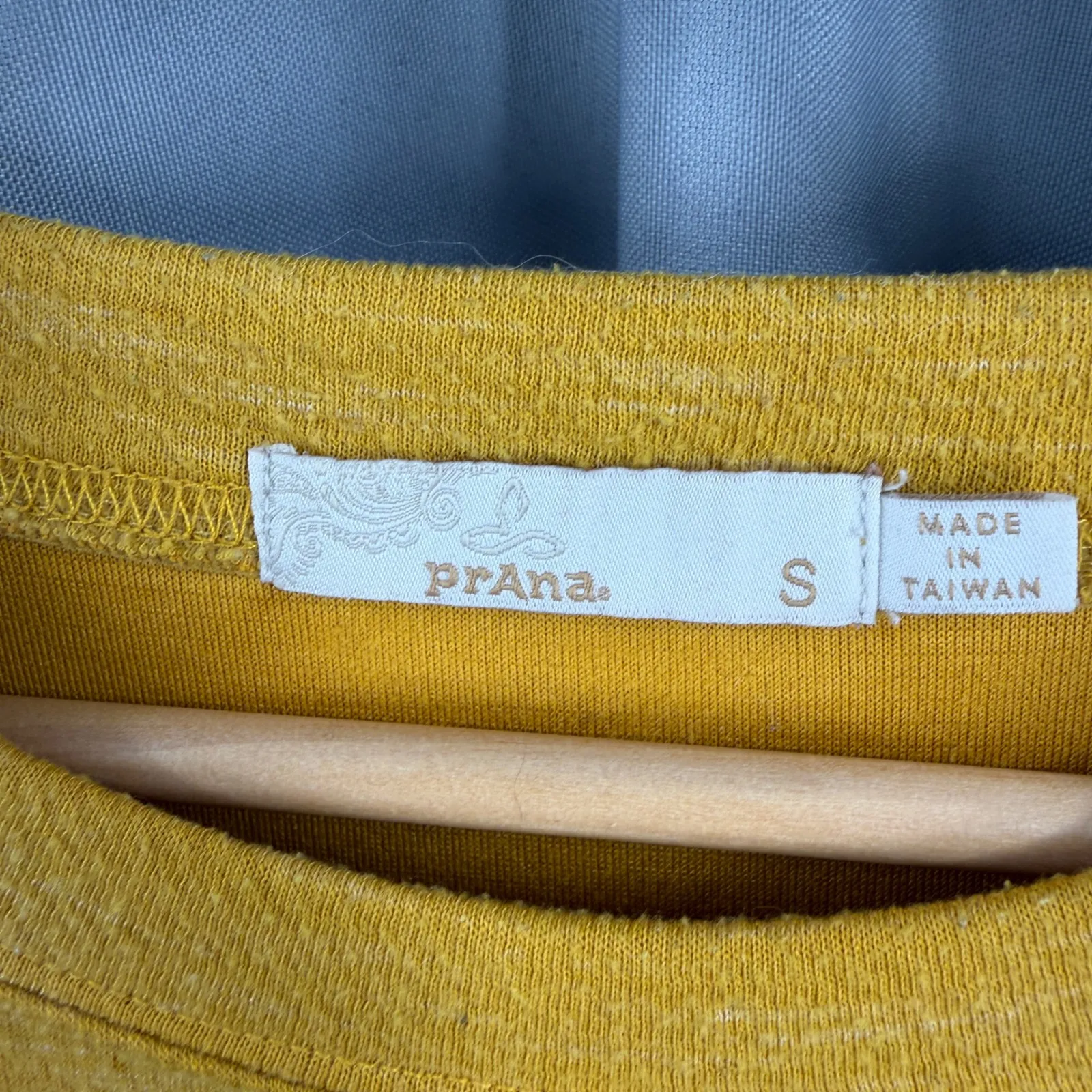 Prana Mustard Yellow Textured Crew Neck Sweatshirt Pullover Top Size Small - Image 3
