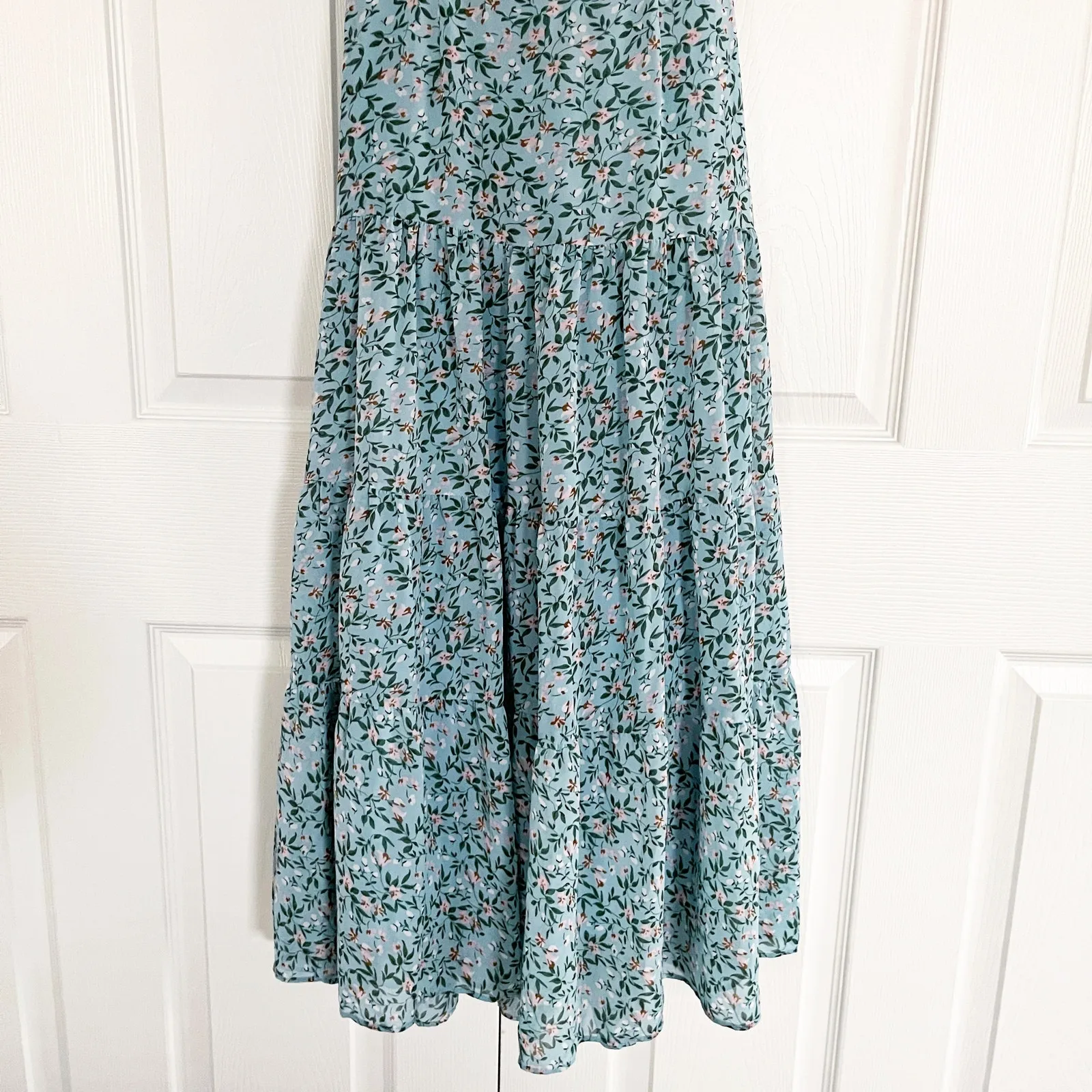 ASTR The Label Florentina Floral Tiered Maxi Dress in Blue Pink Floral Size M - Image 4