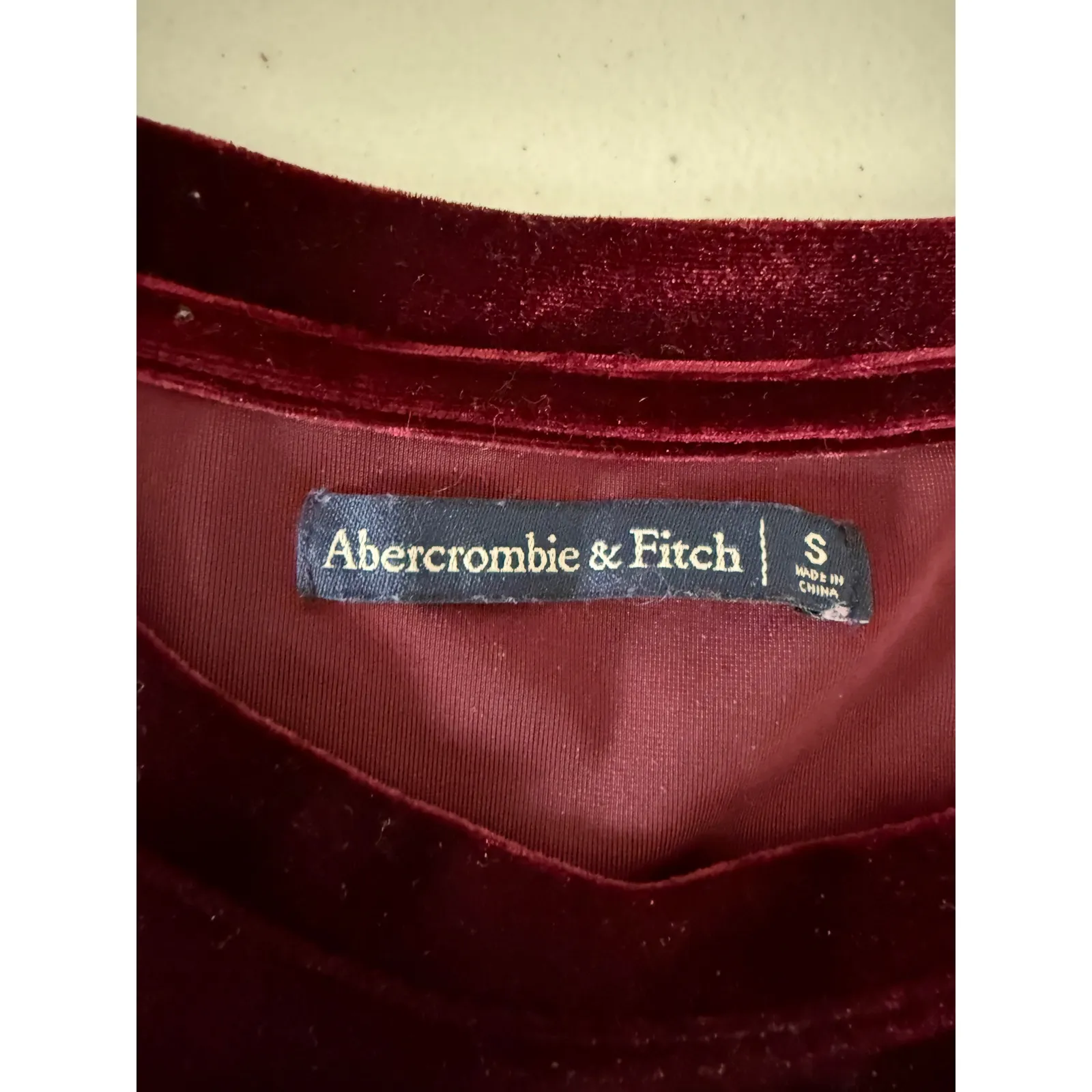 Abercrombie & Fitch Wine Red Maroon Velvet Holiday Short-Sleeved Top Small Xmas - Image 4