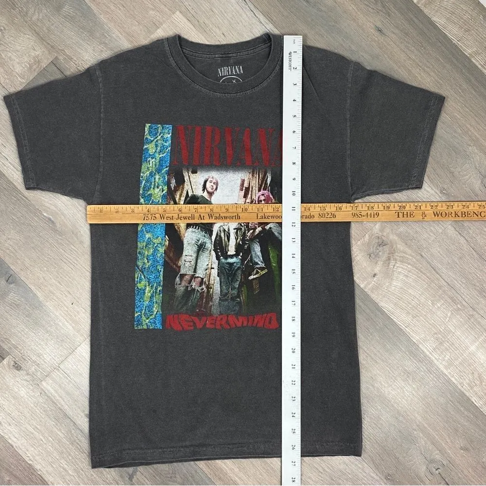 Urban Outfitters Nirvana Nevermind T Shirt Gray Small‎ - Image 7