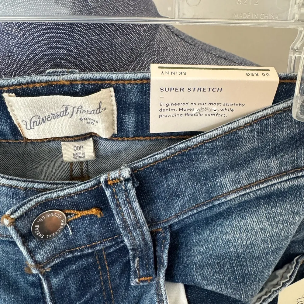 Universal Thread Distressed High Rise Skinny Jeans NWT - Image 4