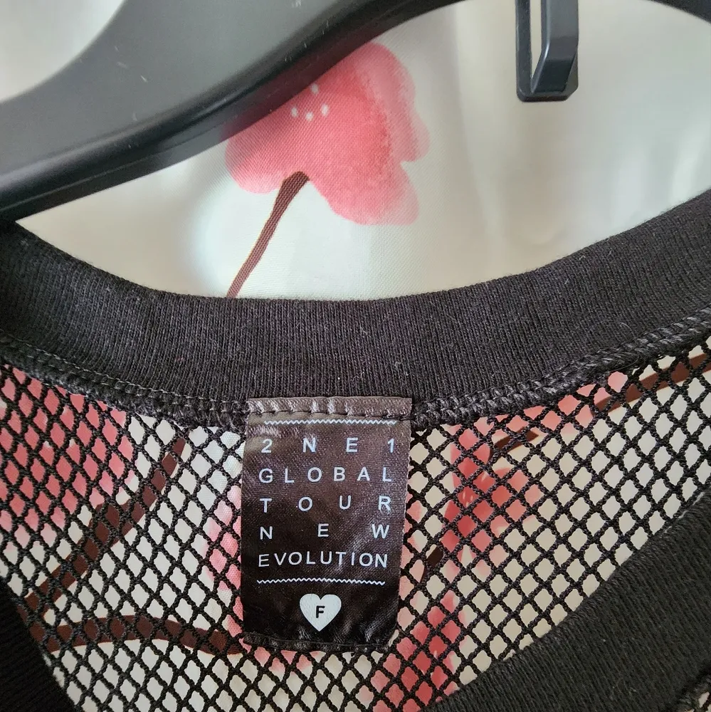 2NE1 I LOVE YOU Mesh T-Shirt One Size Black Pink & New Evolution Logo Zip Pouch - Image 5