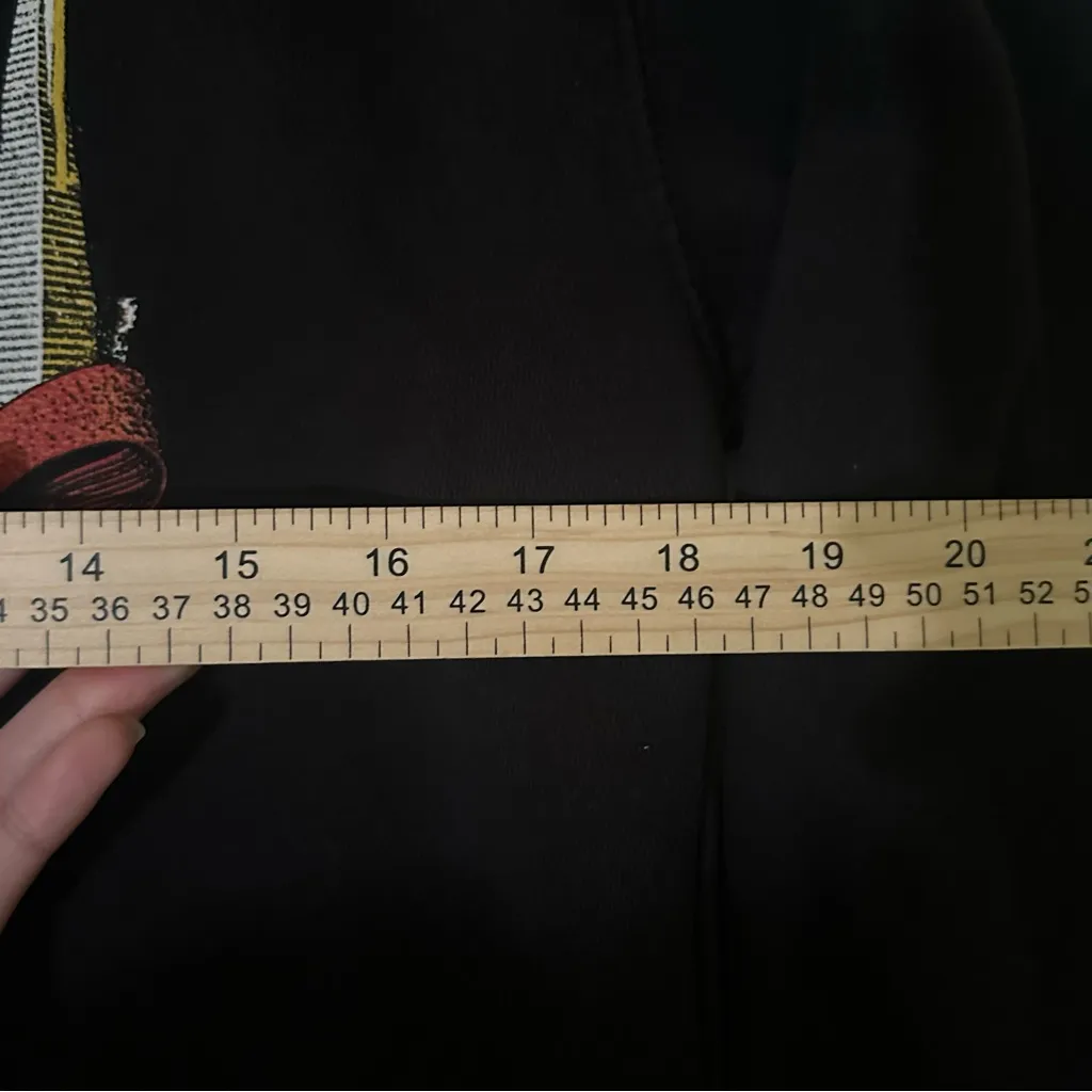 Brandy Melville Cropped Graphic Sweater/Crewneck - Image 6