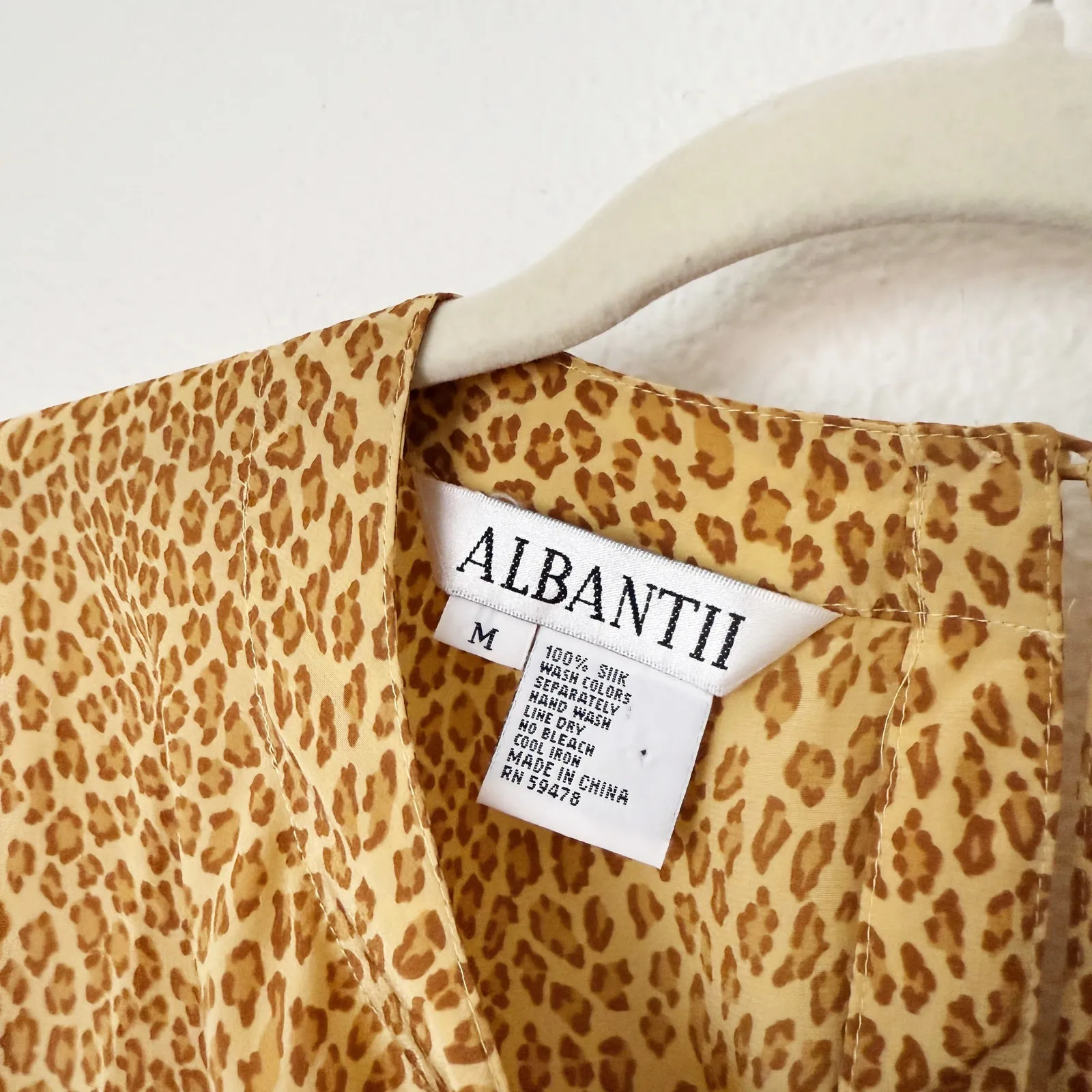 [Vintage] Leopard Print 100% Silk Crew Neck Animal Short Sleeve Blouse Sz Medium Brown - Image 9