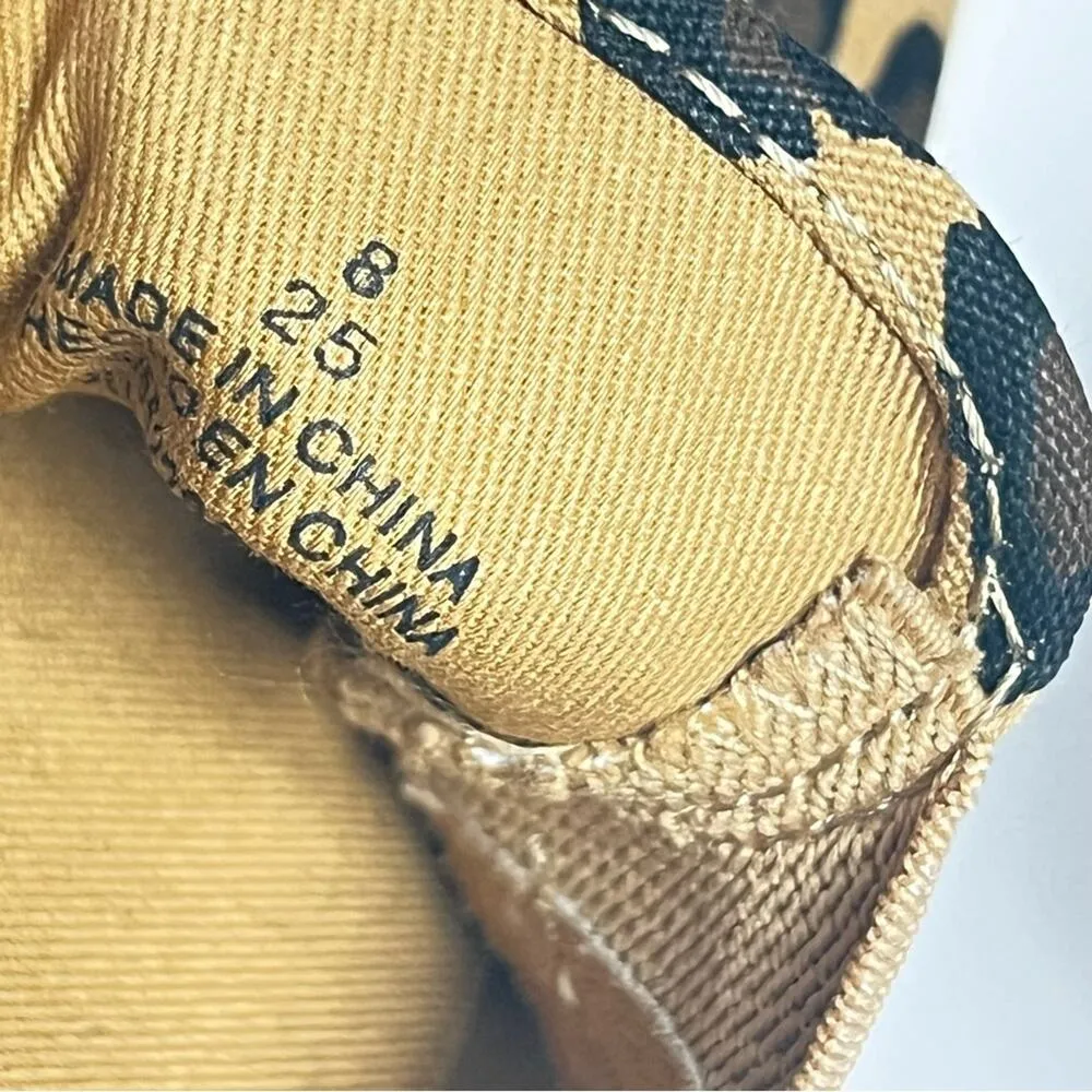 Old Navy Women's  Slip On Canvas Animal Print Style Sneakers Sz 8 - Image 6