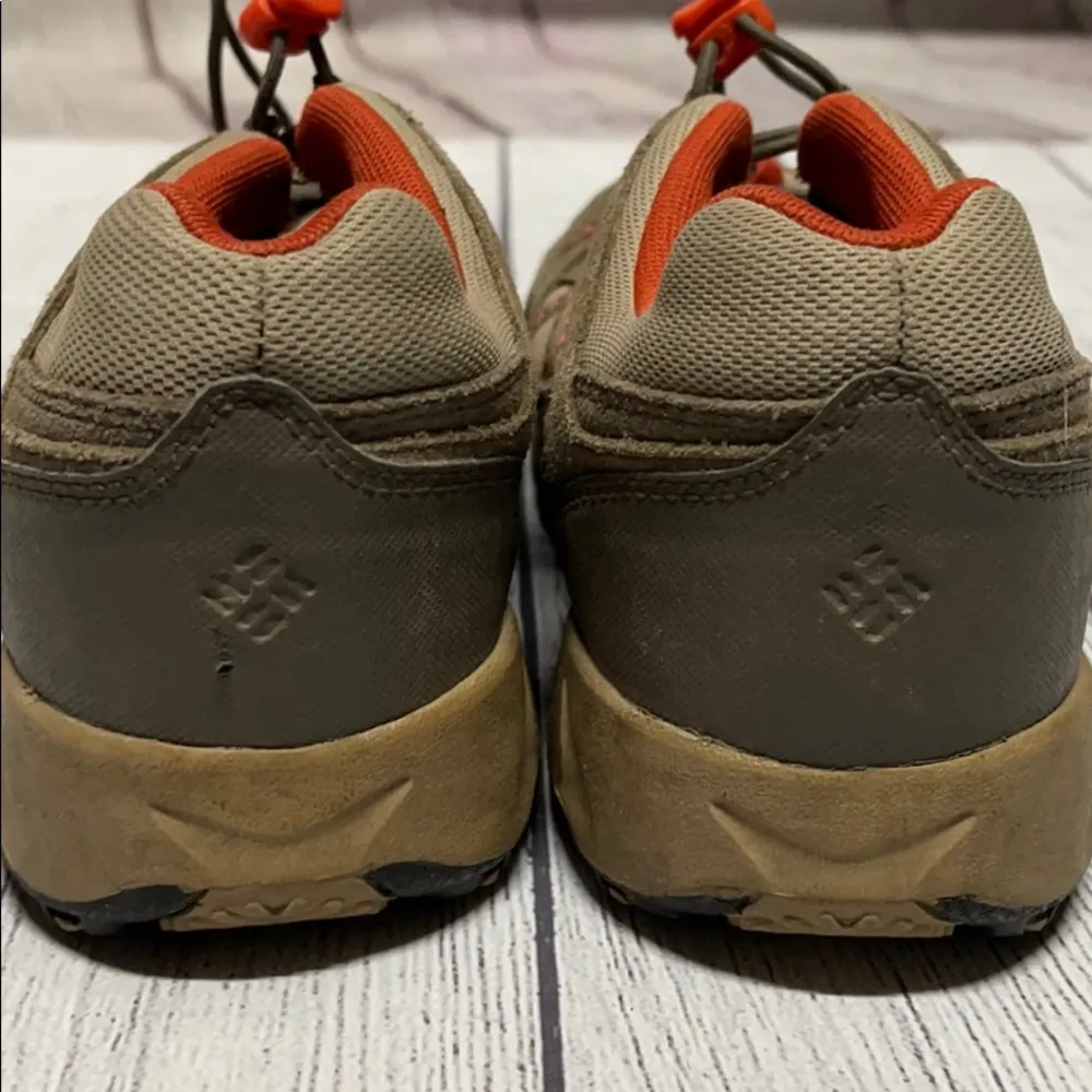 Columbia Woman’s Hiking Shoes Size 6 - Image 6