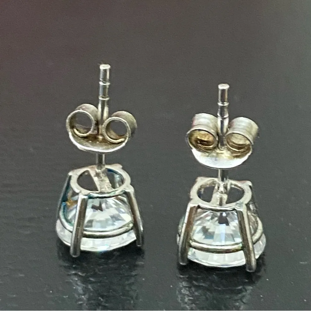 HAUTE JEWELS 925 Sterling Silver Clear CZ Solitaire Stud 6mm Earrings 2.6g - Image 9