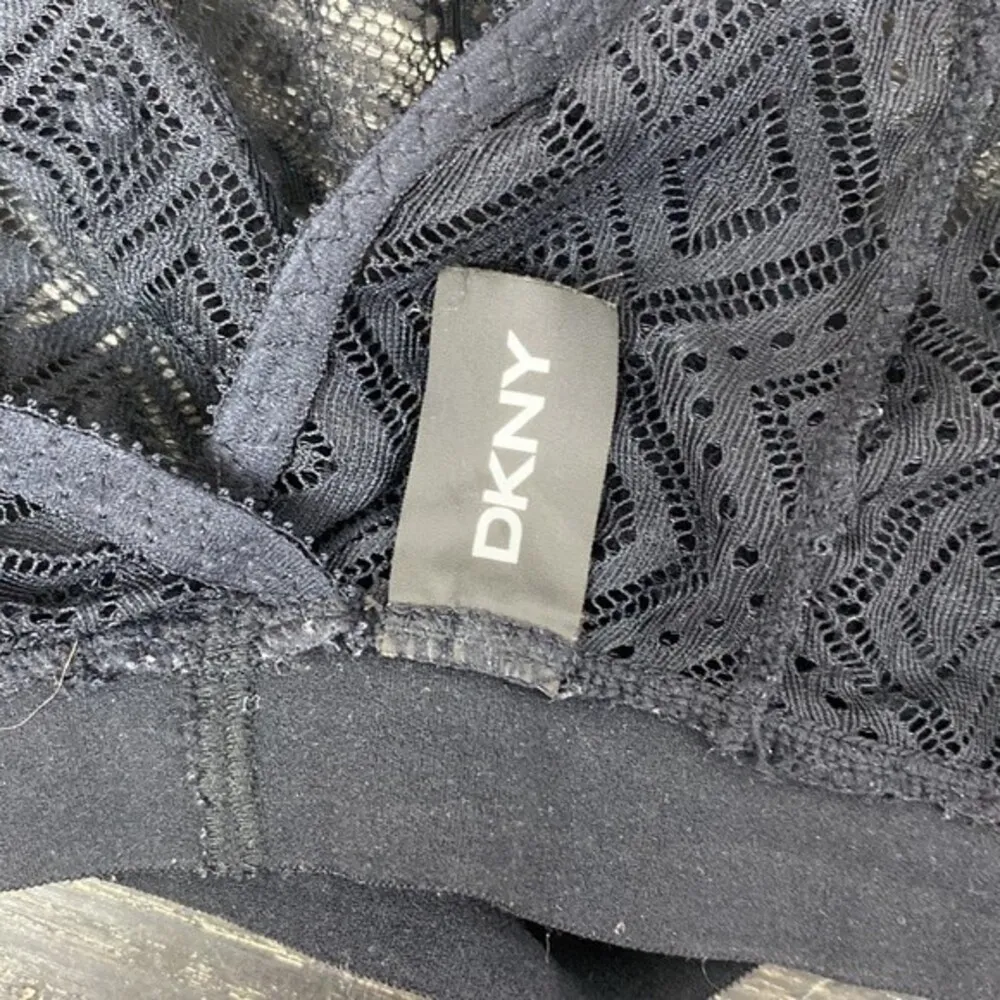 DKNY Black Sheer Unlined Wire Free Lace V Neck Bralette Bra Top M - Image 4