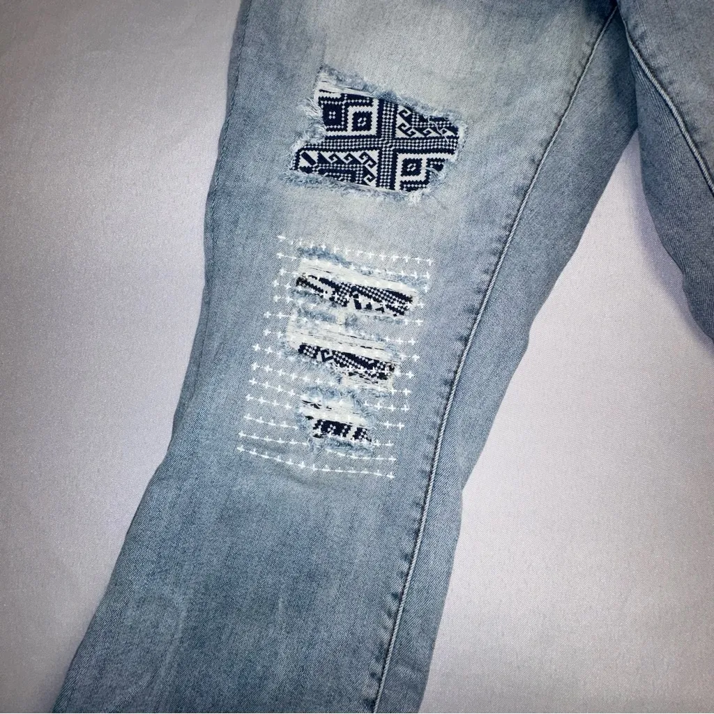 Lane Bryant • Distressed Pattern Patch And Embroidery Capris Size 14 - Image 3