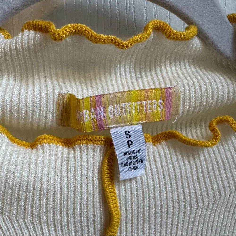 UO long sleeve - Image 4