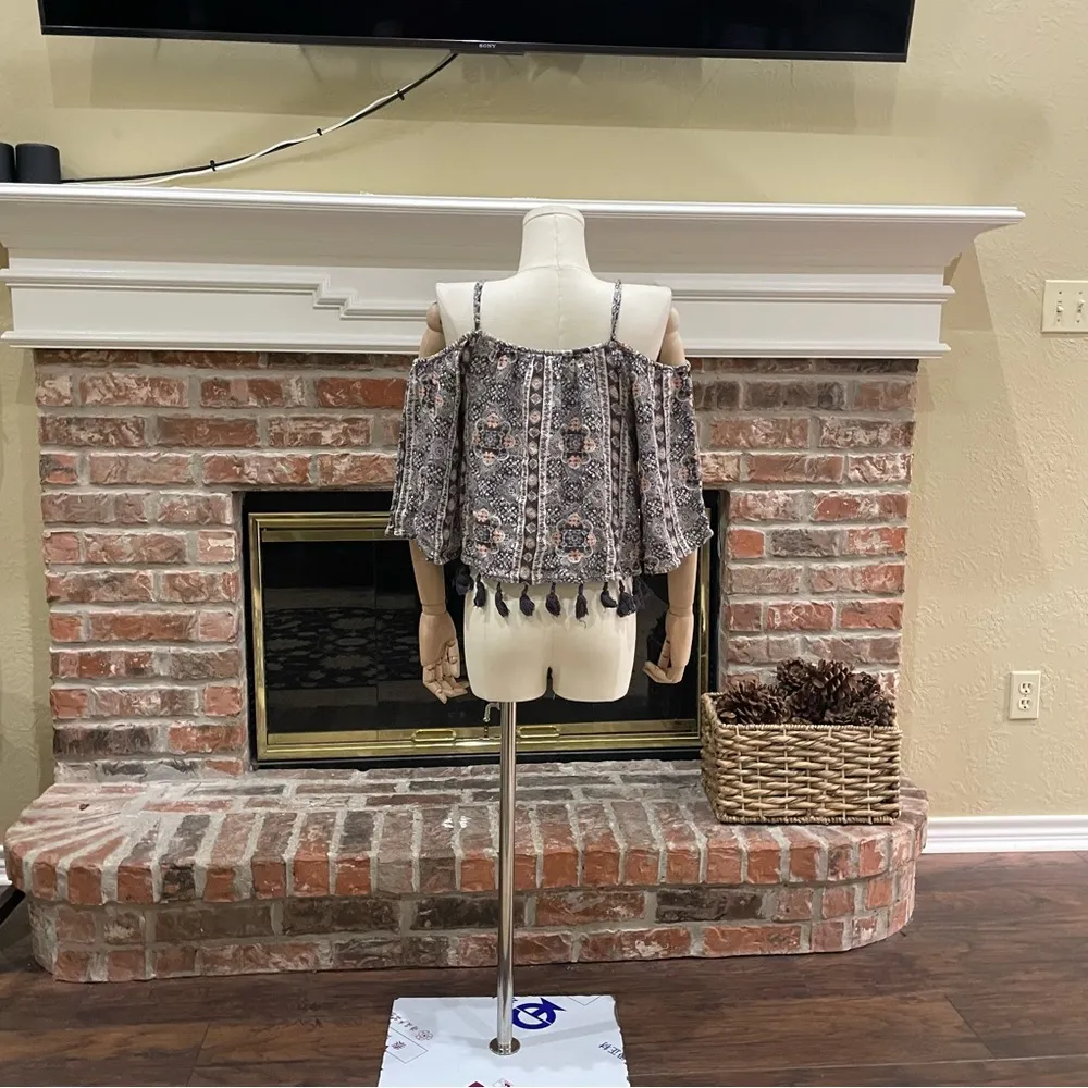 American Eagle Outfitters floral cold shoulder crop top / XS / EUC - Image 8