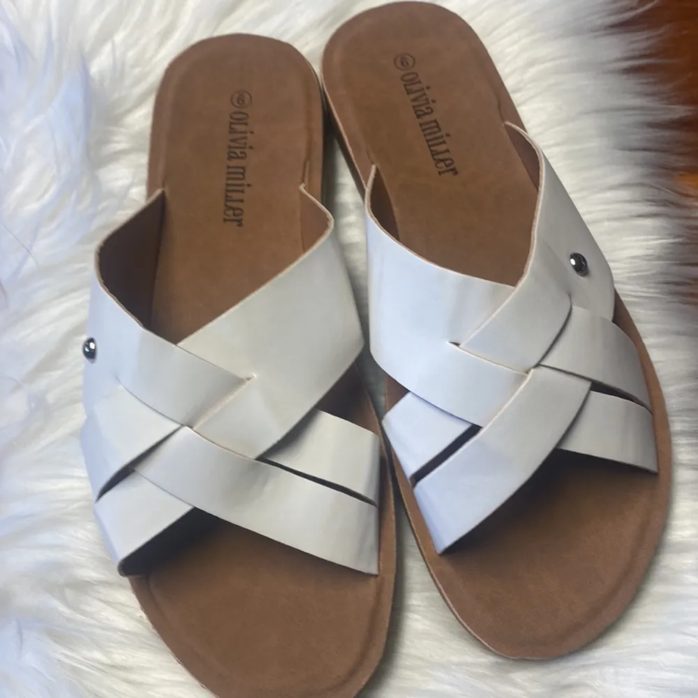 Olivia miller white sandals size 9. NWOT - Image 2
