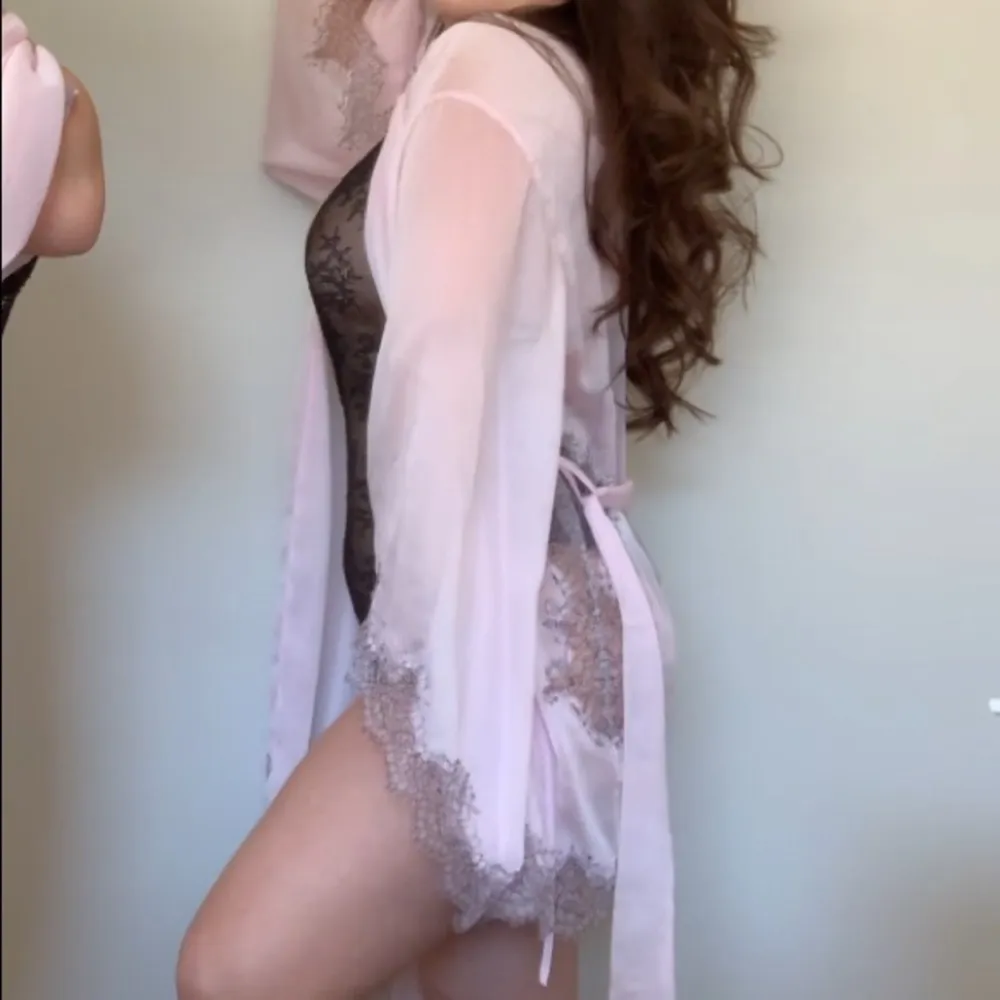 Victoria’s Secret Pink Chantilly Lace Robe - Image 3
