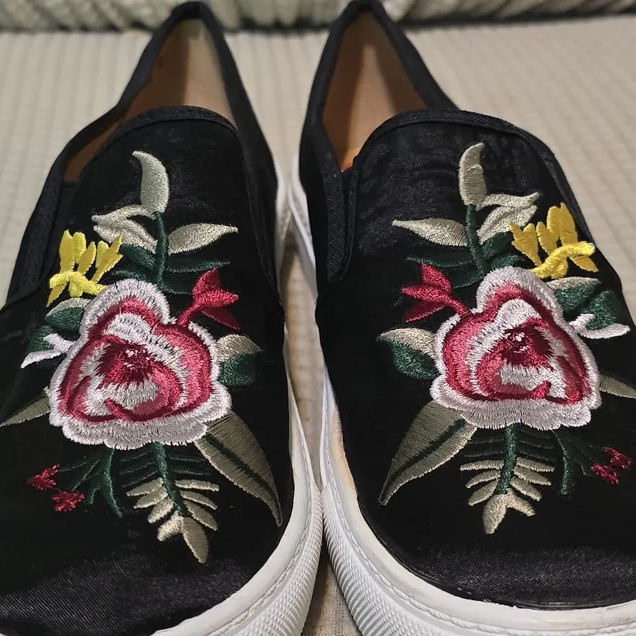 Dirty Laundry  Black and Red Sneakers Casual Canvas - Image 3