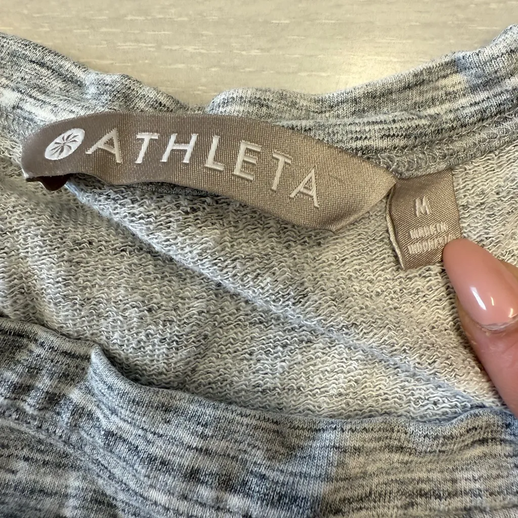 Athleta Women's Size Medium‎ Gray Long Sleeve Pullover athletic shirt - Image 5