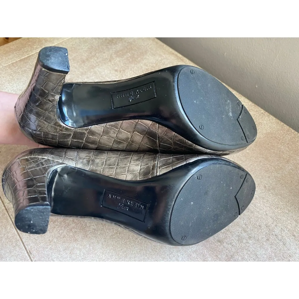 Anne Klein iFlex Pumps Heels Croc Embossed Gray Metallic Classic Festive Holiday - Image 4