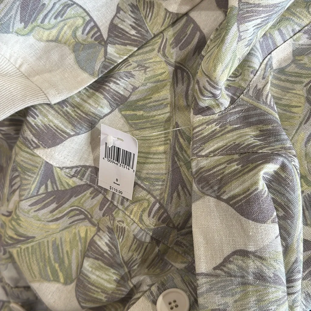 NWT DISNEY Tropical Disneyland Resort Floral Button Up Spirit Jersey - Image 9