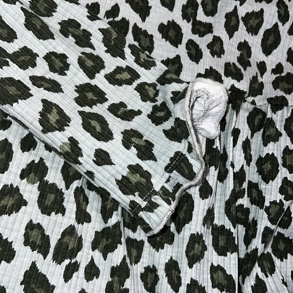 Love, fire size 1X top cheetah print ruffle bottom plus size long sleeve Black - Image 5