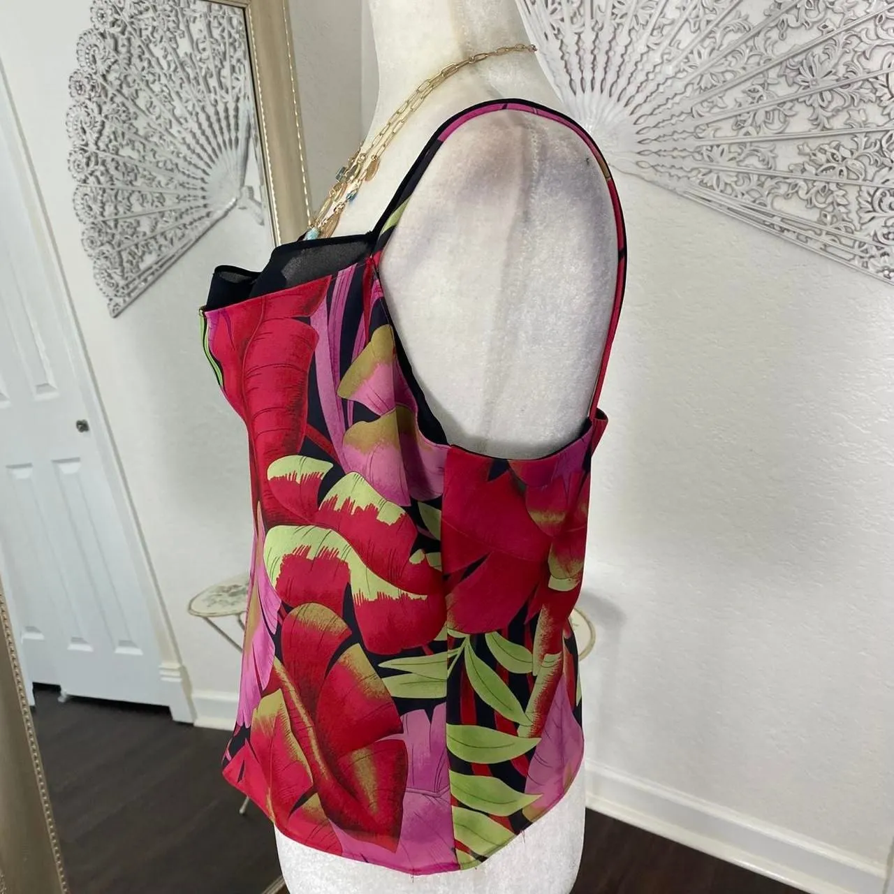 Early 2000’s Hawaiian Mesh Cowl Caché Hawaii Flower Floral Cami Camisole Top M - Image 4