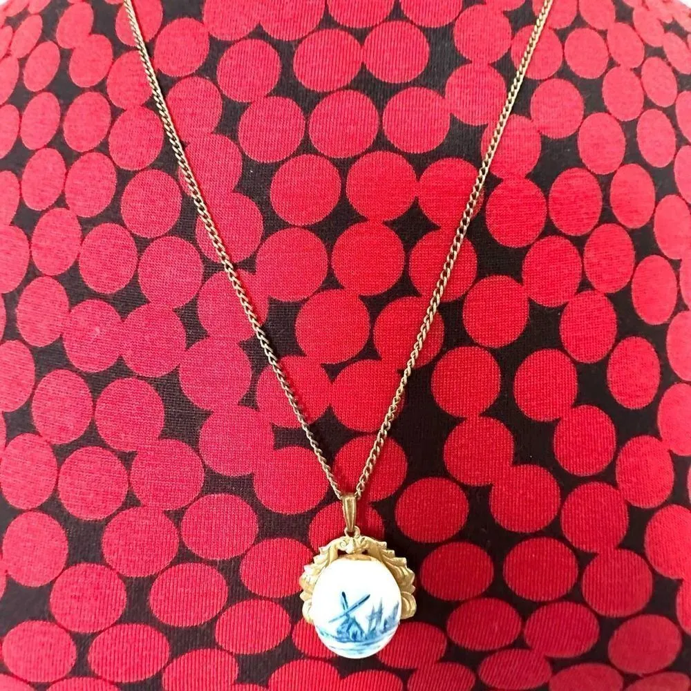 Vintage blue and white windmill pendant necklace - Image 3