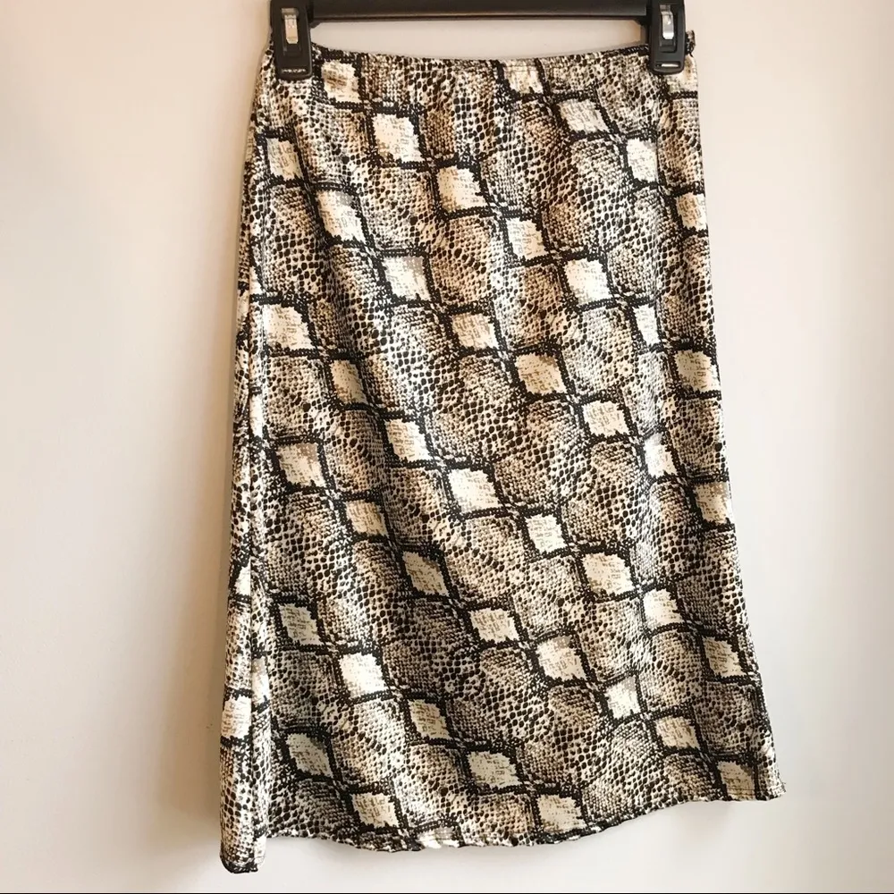 NWT Black and White Satin Snake Print Midi Skirt - Image 3