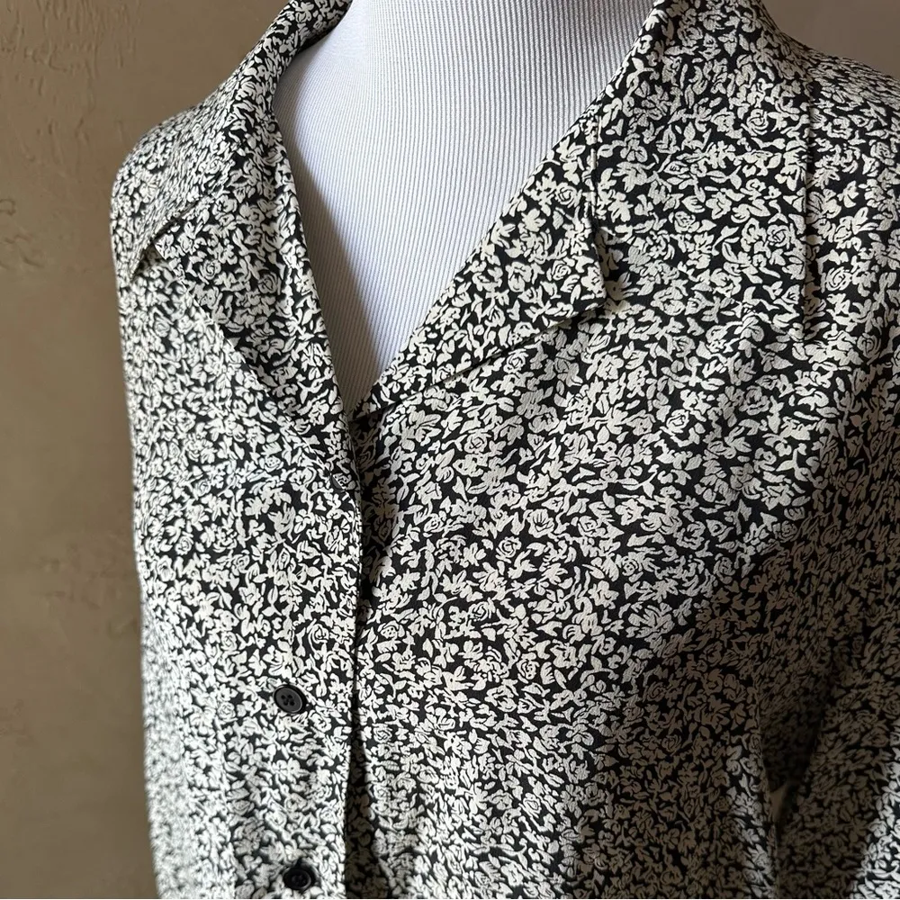 Black and White Floral Silk Blouse Size 14 - Image 4