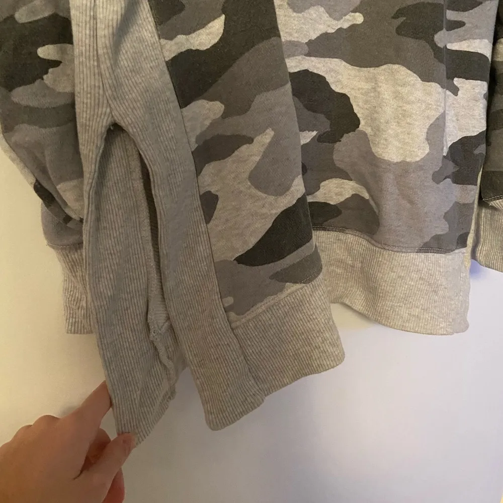 Aerie camo sweatshirt - Image 2