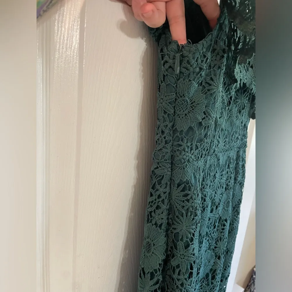 Lulu’s Crochet Cutie Forest Green Crochet Lace Off-the-Shoulder Dress. Size M - Image 11