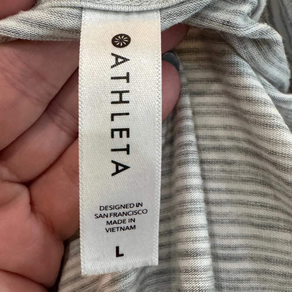 Athleta Cloudlight Stratus Striped Tee Whisper Stripe White/ Heather Grey large - Image 4