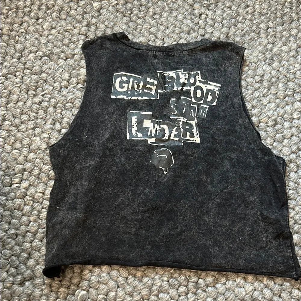 Under Star Vampire Lip Graphic Cut Off Tee Size Small Gray - Image 8