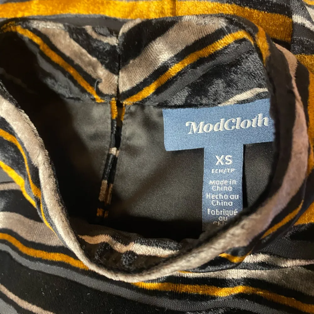 ModCloth Before You Go-Go Mock Neck Sleeveless Velvet Swing Dress size XS - Image 7