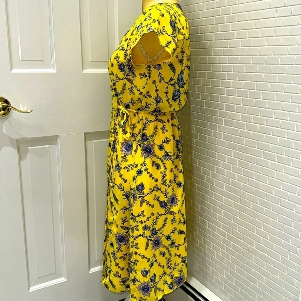 Banana Republic yellow and blue floral crepe wrap midi dress. Lined. Size 8P. - Image 3