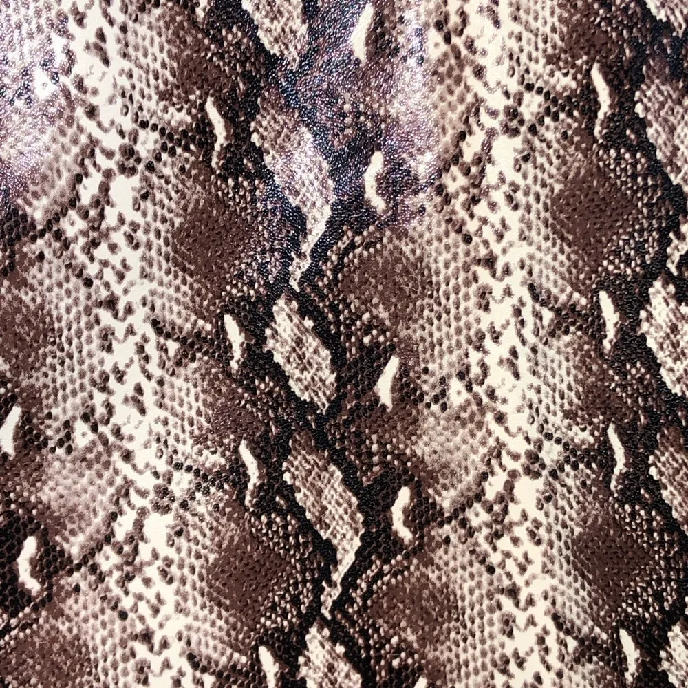 Gorgeous Pleather Snakeskin Skirt from entro Size Medium - Image 6