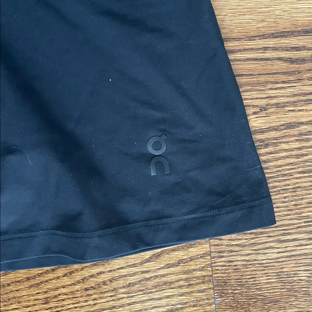 NWT On Running Movement Tank Top Black Penn Relays Size Medium - Image 7