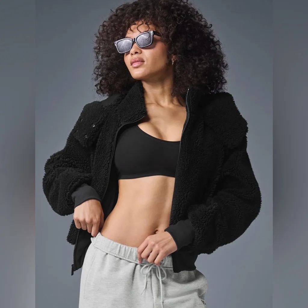 Alo Yoga NWT Foxy Sherpa Jacket Full Zip, Removable Hood, zipper pocket Black S - Image 4