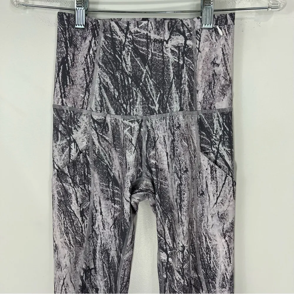 P’tula Chandre Birch Marble Active Leggings Size Small - Image 4