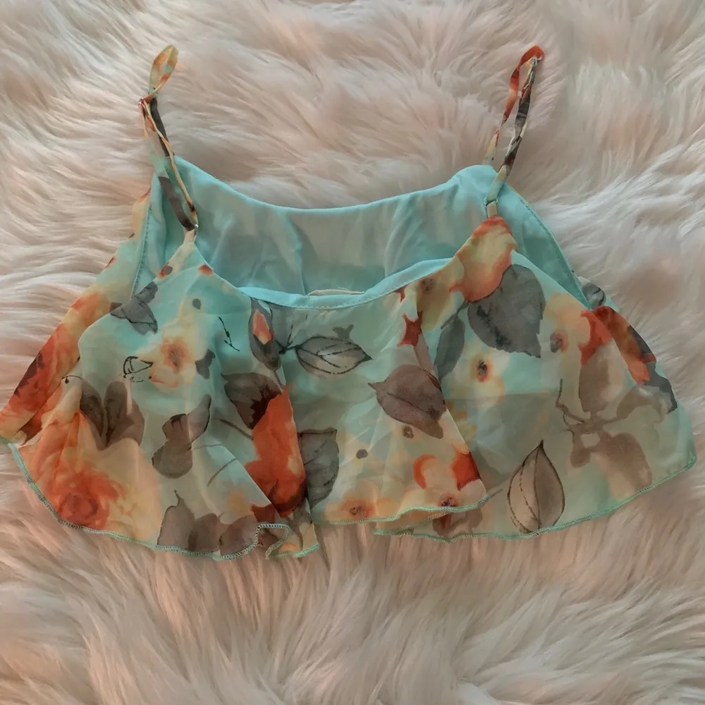 Tobi WADING IN FLOWERS MINT CROP TOP - Image 7