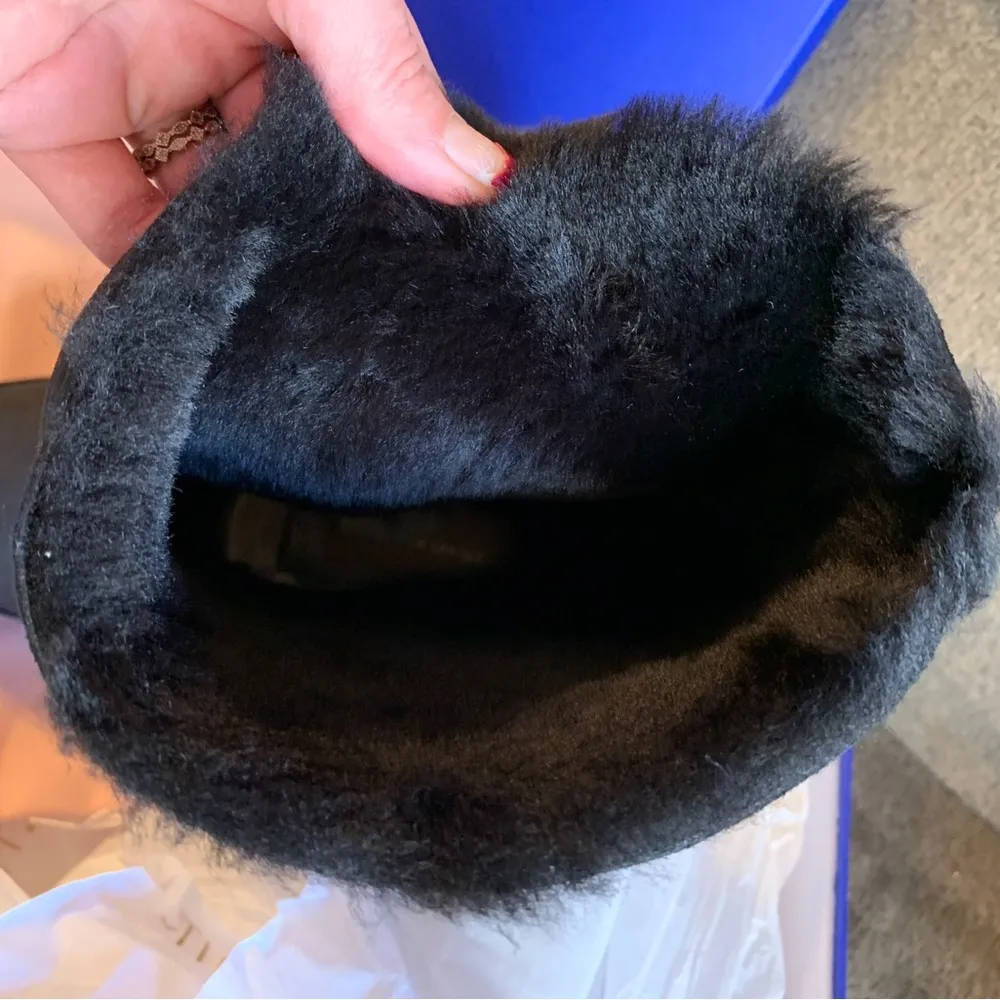 Authentic STUART WEITZMAN SOFT Genuine Shearling 10"H cozy boots - Image 11