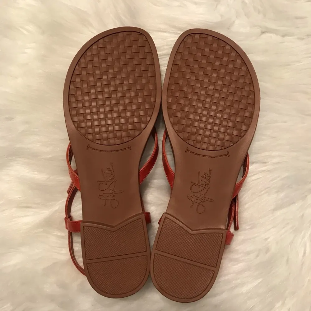 Life Stride Tia Strappy Thong Sandals 7.5 M Buckle closure Faux Leather - Image 8