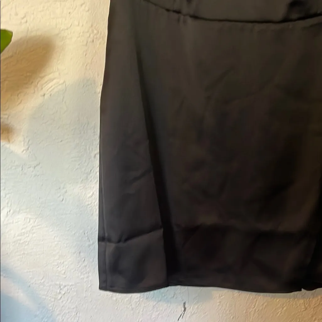 Elegant Black Sleeveless Dress - Image 2