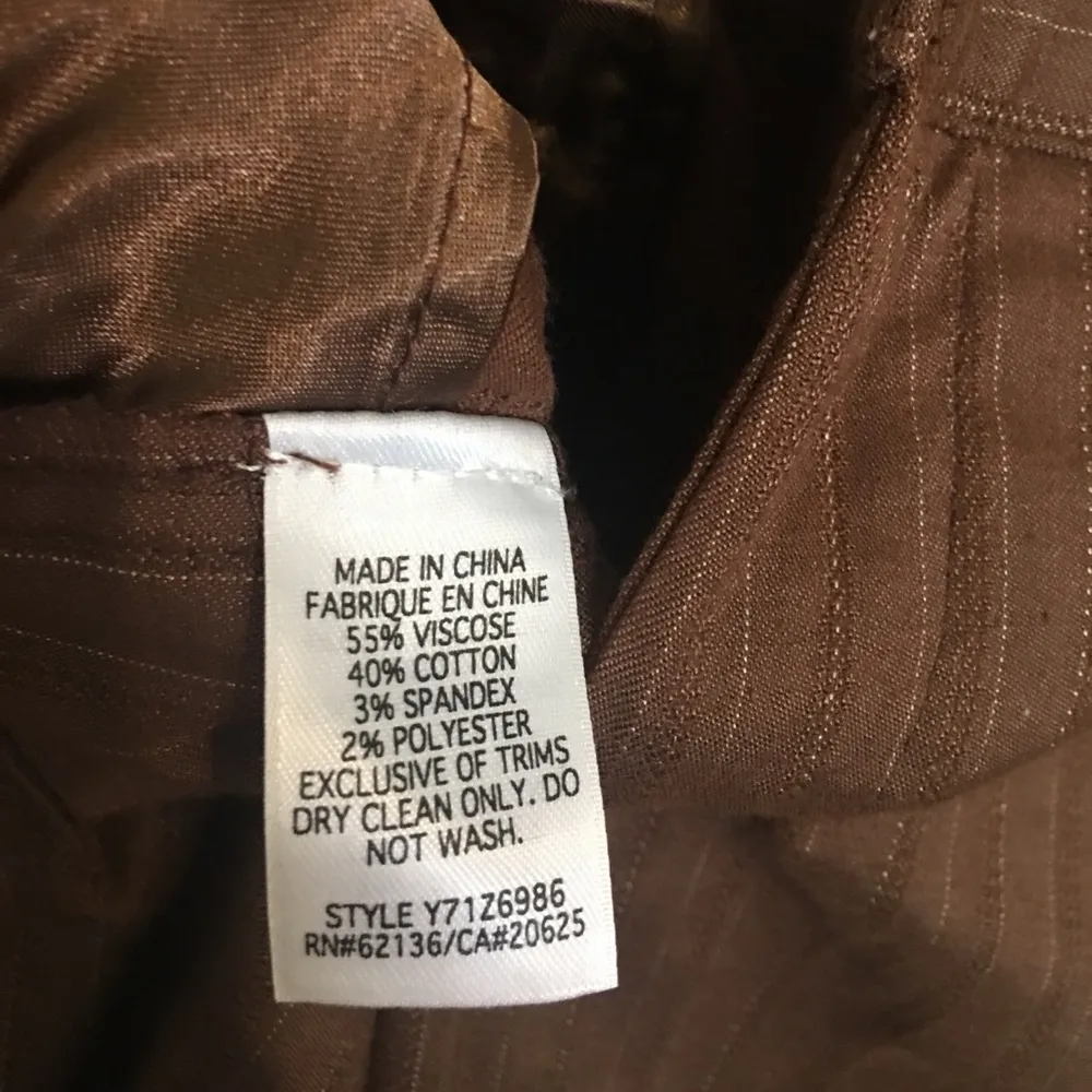 Brown Cropped Shorts Size 29 - Image 7