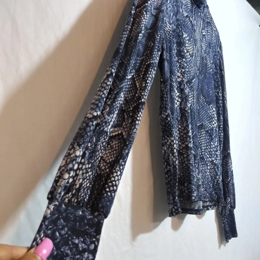 Andria Lieu Blue Snake Print Mock Neck Long Sleeve Blouse Top Size M Size M - Image 4