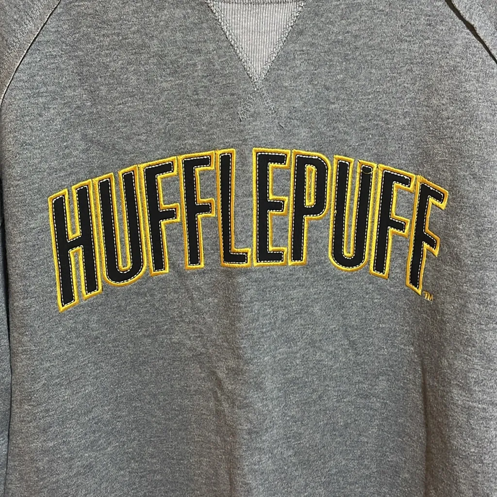 Universal Studios Wizarding World Harry Potter Hufflepuff Crewneck Sweatshirt M - Image 6