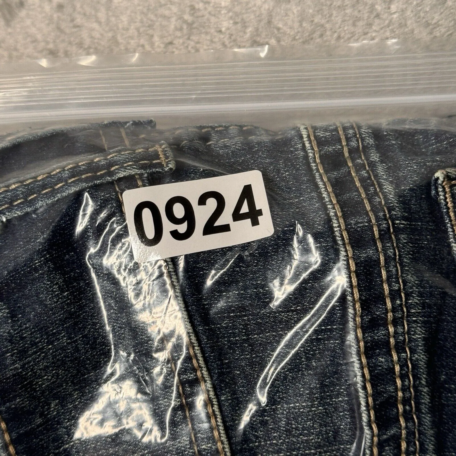 Wallflower Jeans Women 17 33 Blue Luxurious Curvy Fit 23.5" Crop Casual Everyday Size undefined - Image 14